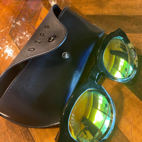 Diff Sunglasses - Picture 3 of 3